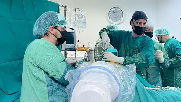 Selçuk Tıp'ta başarılı ameliyat: Hasta iki saat sonra yürüdü
