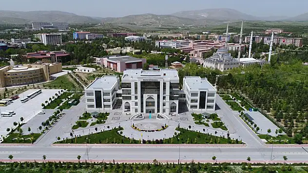 Selçuk Üniversitesi 50 yaş altı genç üniversiteler arasında dünyada ilk 400'de