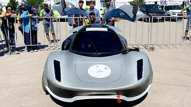 Selçuk Üniversitesi Elektrikli Aracı, TEKNOFEST'te Görsel Tasarım Ödülü'nün sahibi oldu
