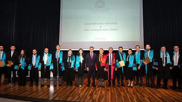 Selçuk Üniversitesi fen fakültesinde akademik kurul toplantısı yapıldı
