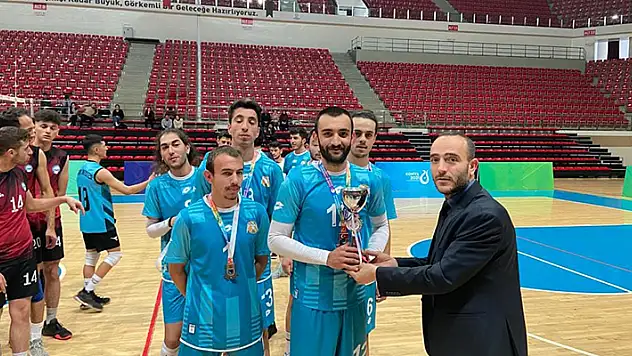 Selçuk Üniversitesi ikincilik kürsüsünde