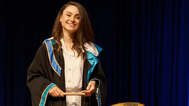 Selçuk Üniversitesi İletişim Fakültesinde mezuniyet heyecanı