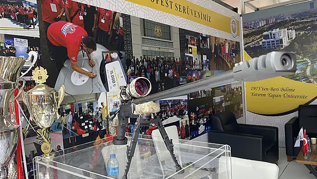 Selçuk Üniversitesi işbirliğiyle üretilen silahlar, TEKNOFEST İzmir'de tanıtıldı
