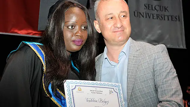Selçuk Üniversitesi'nde Mezuniyet Coşkusu Başladı
