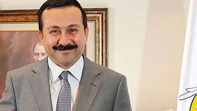 Selçuk Üniversitesi'nin eski rektörü Hakkı Gökbel aranıyor