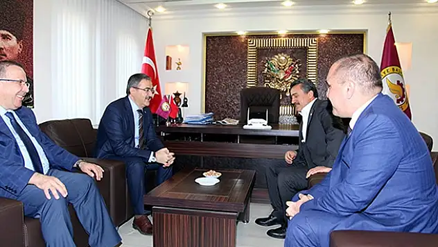Selçuk Üniversitesi Rektörü Şahin'den Tutal'a ziyaret