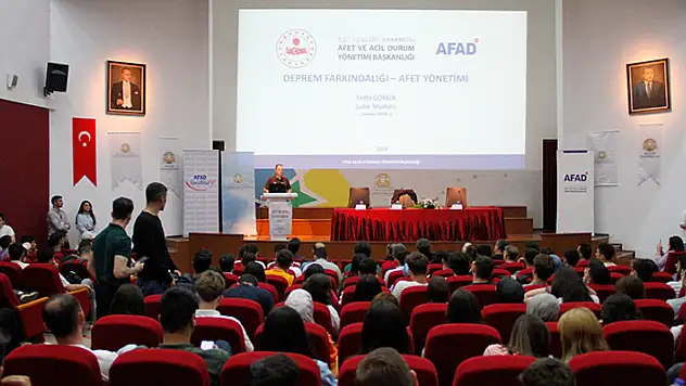 Selçuk Üniversitesi Sivil Havacılık Yüksekokulu öğrencilerine afet farkındalık semineri