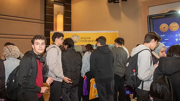 Selçuk Üniversitesi standına yoğun ilgi