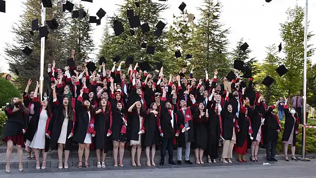 Selçuk Üniversitesi Tıp Fakültesinden 173 öğrenci mezun oldu
