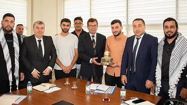 Selçuk Üniversitesi Yönetimi Filistinli öğrencilerle buluştu