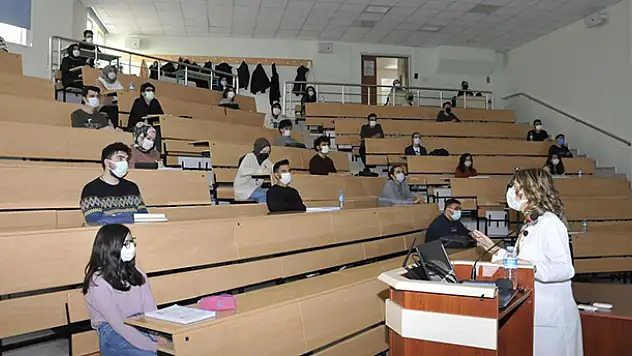 Selçuk Üniversitesinde hibrit eğitim başladı