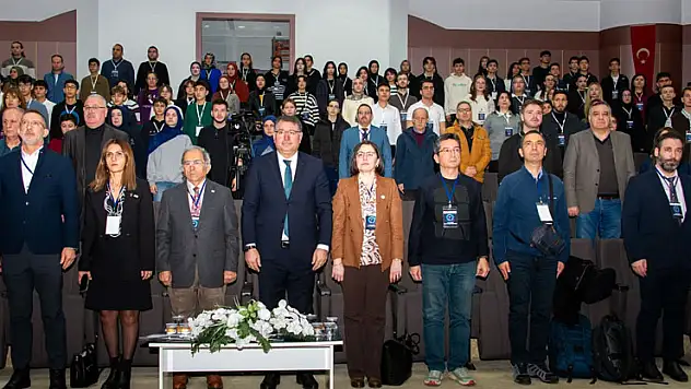 Selçuk Üniversitesinde Kuantum Evreni konuşuldu