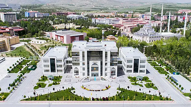 Selçuk Üniversitesi'nden devamsızlıklara karekodlu çözüm