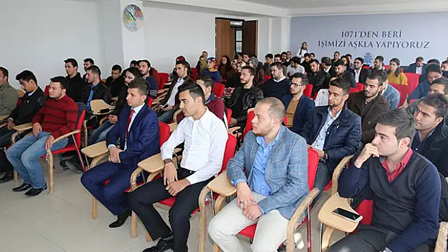 Selçuklu Belediye Başkanı Altay üniversite öğrencileriyle buluştu