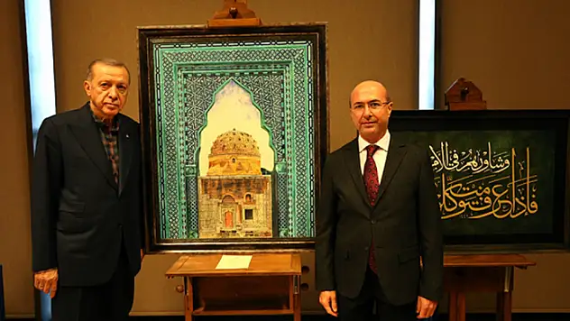 Selçuklu Belediye Başkanı Pekyatırmacı'dan Cumhurbaşkanı Erdoğan'a eser takdimi