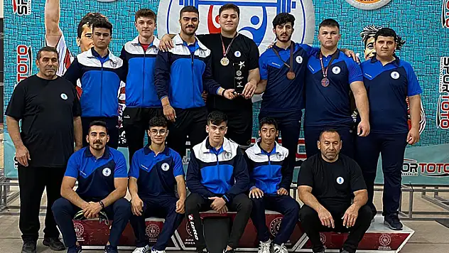 Selçuklu Belediye ikincilik kürsüsünde