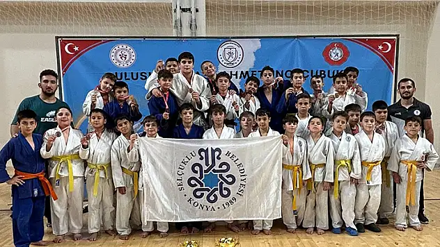 Selçuklu Belediye madalyaları topladı