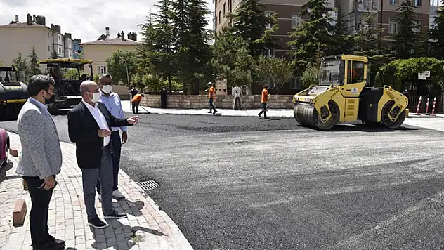 Selçuklu Belediyesi asfalt ve bordür çalışmalarını sürdürüyor
