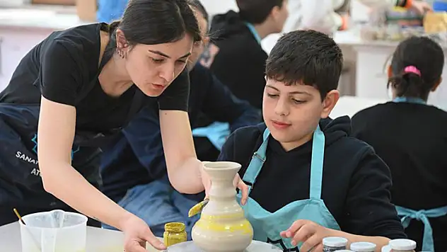 Selçuklu Belediyesi depremzede ailelere moral etkinliklerine devam ediyor
