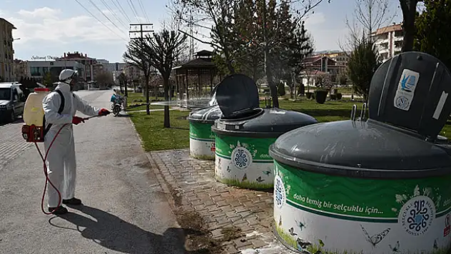 Selçuklu Belediyesi dezenfekte çalışmalarına aralıksız devam ediyor
