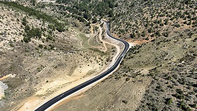 Selçuklu Belediyesi dış mahallelerde bağlantı yollarının standardını yükseltiyor
