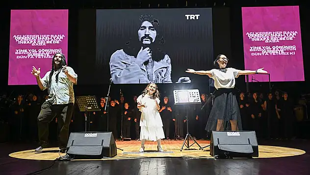 Selçuklu Belediyesi Sanat Akademisi Çocuk Korosu'ndan Barış Manço'ya vefa konseri