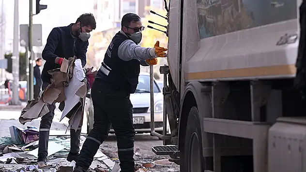 Selçuklu Belediyesi temizlik ekibi deprem bölgesinde aralıksız çalışıyor
