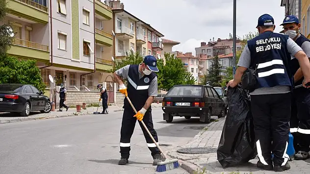 Selçuklu Belediyesi temizlik ekiplerinin mesaisi gece gündüz sürüyor
