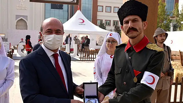 Selçuklu Belediyesi ve Selçuklu Kızılay Şubesi'nden Çanakkale temalı kan bağışı kampanyası