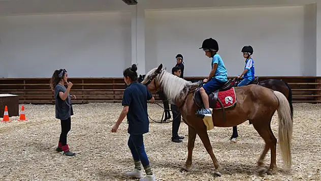 Selçuklu Belediyesi yaz spor okullarında binicilik branşı açtı