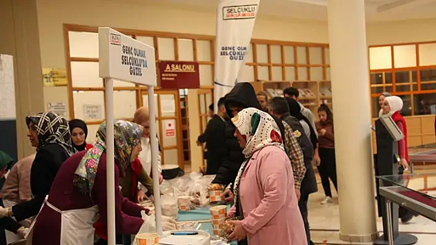 Selçuklu Belediyesinden finallere çalışan öğrencilere ikram

