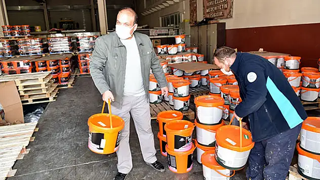 Selçuklu Belediyesinden okullara boya yardımı