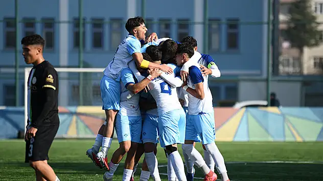Selçuklu Belediyespor, lider Isparta'yı 5'ledi