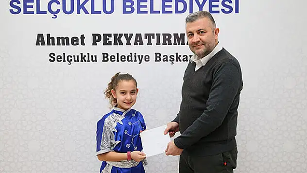 Selçuklu Belediyespor'lu sporcu Efnem Gökalp ödülünü depremzedelere gönderdi