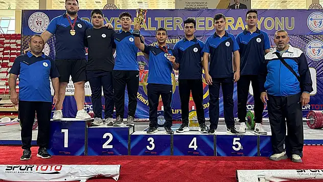Selçuklu Belediyespor Türkiye üçüncülüğüne imza attı