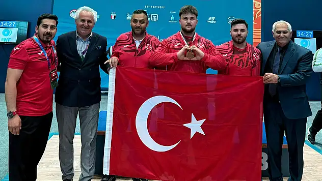 Selçuklu Belediyesporlu halterci Dünya üçüncüsü