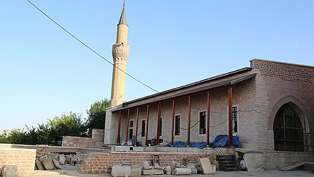 Selçuklu camisinin 'kaybolan türbesi' gün yüzüne çıkıyor