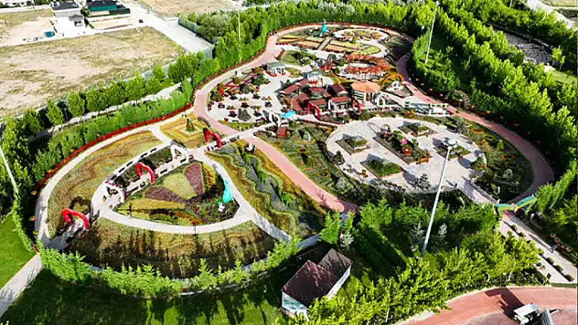 Selçuklu Çiçek Bahçesi, yeni sezona kapılarını açtı