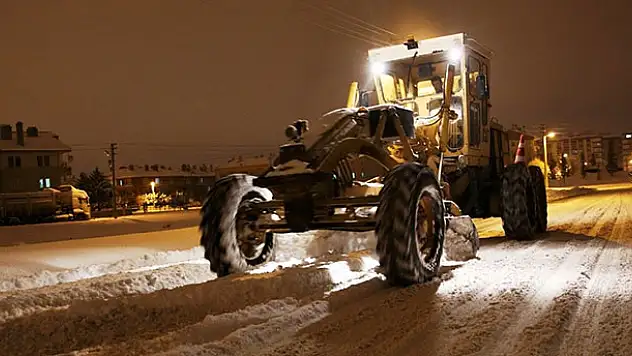 Selçuklu'da 24 saat kar mesaisi