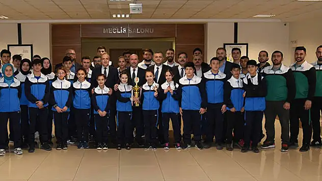 Selçuklu'da başarılı sporcular ödüllendirildi