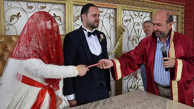 Selçuklu'da binlerce genç mutluluğa 'evet' dedi
