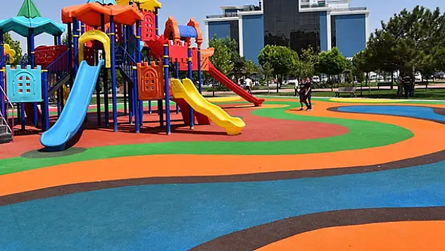 Selçuklu'da çocuk parkları renkleniyor