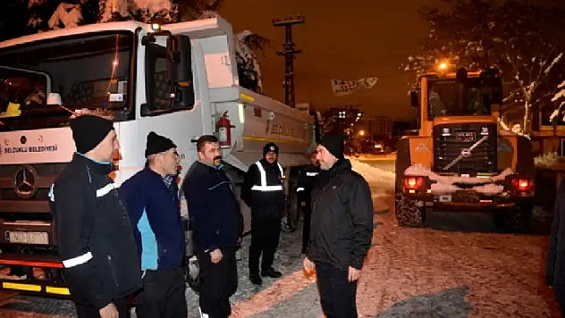 Selçuklu'da ekipleri aralıksız çalışıyor