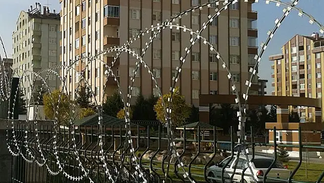 Selçuklu'da jiletli teller kaldırılıyor