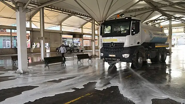Selçuklu'da pazar alanları dezenfekte edildi