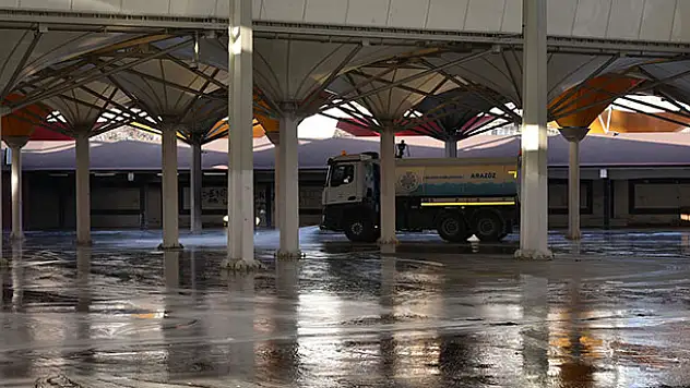 Selçuklu'da pazar yerleri dezenfekte edildi