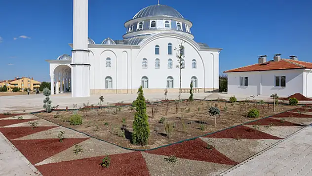 Selçuklu'da peyzaj ve ağaçlandırma çalışmaları sürüyor 