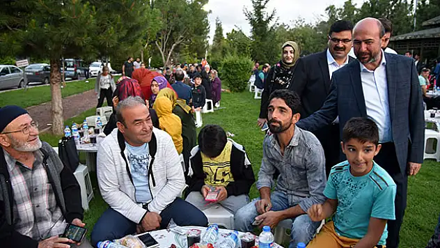 Selçuklu'da ramazan bereketi iftarlarda yaşanıyor