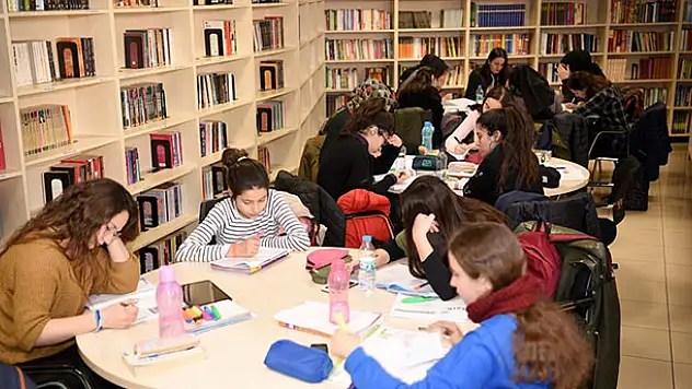 Selçuklu'da yarıyıl tatilinde çocuklar kütüphanelere akın etti
