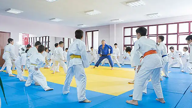 Selçuklu'da yaz spor okulları yoğun ilgi görüyor